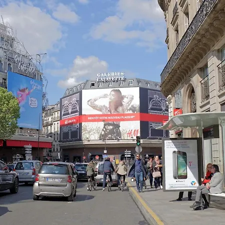 Cocoon With View In The Heart Of 09 * Parigi