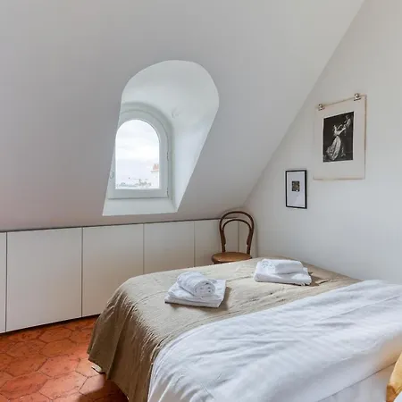 Cocoon With View In The Heart Of 09 * Parigi
