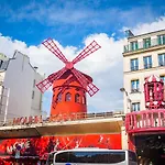Studio Cocoon With View In The Heart Of Paris 09