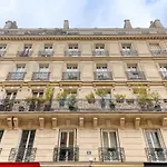 Studio Cocoon With View In The Heart Of Paris 09